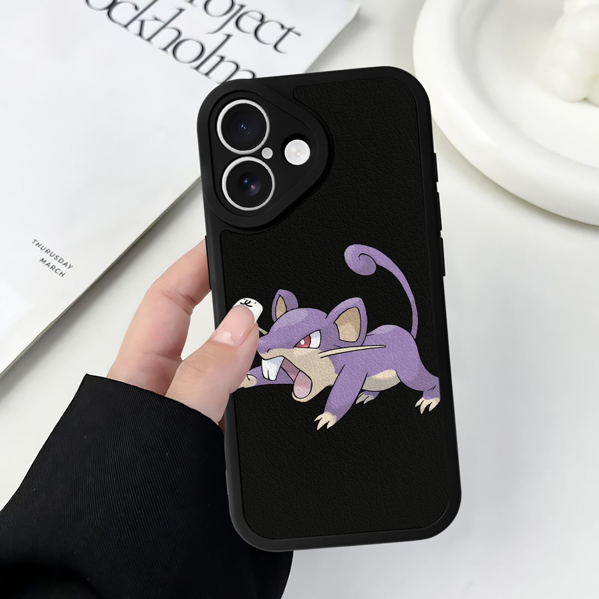 （画像用） ポケットモンスター Pokémon 【iPhone 16シリーズ対応】シリコンスマホケース（レザー調） 材質：シリコン
